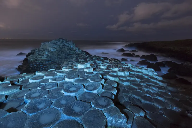 Giants Causeway +44 07565800764  info@universalbuses.co.uk